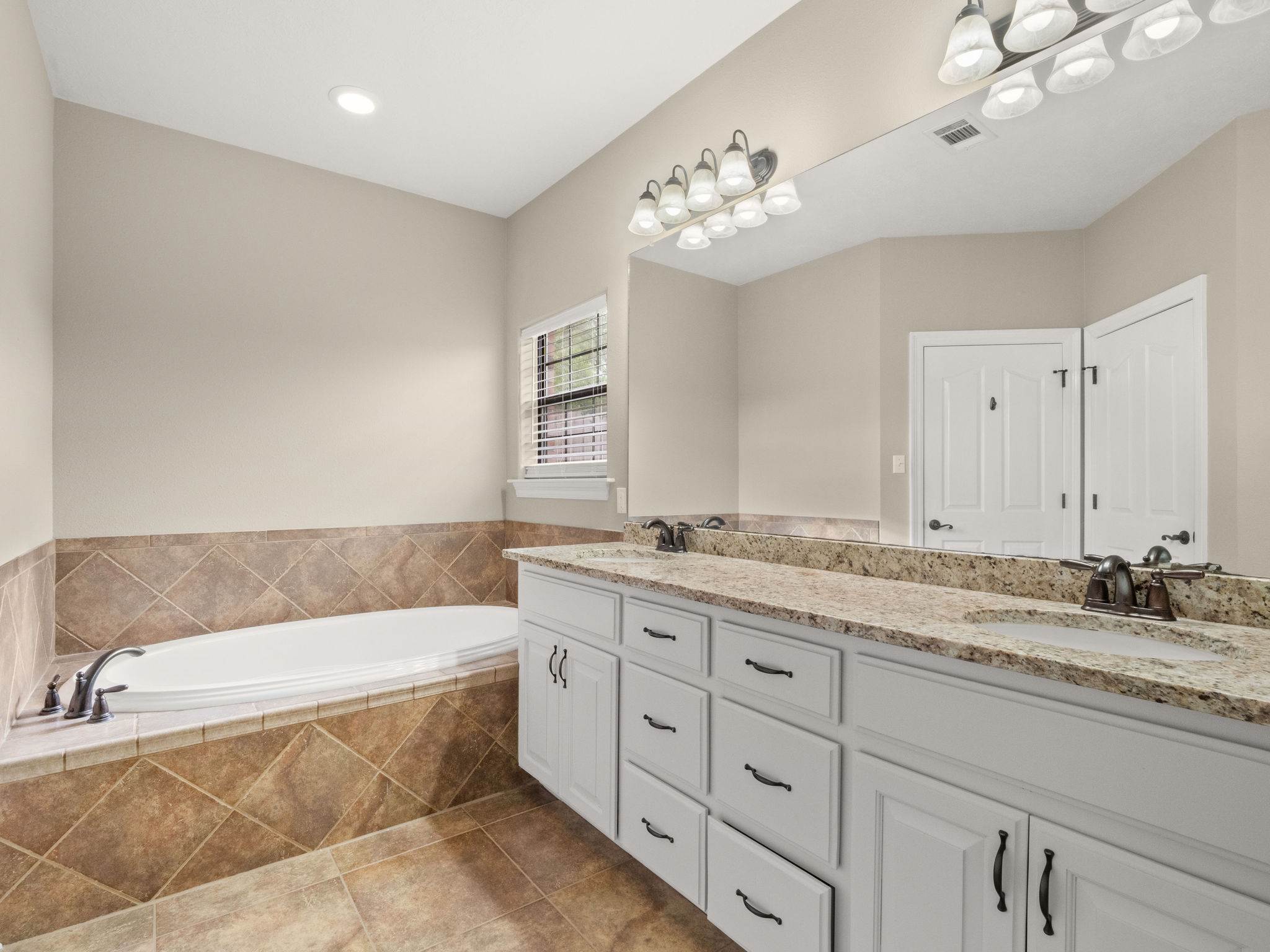 473 Delia Dr, Leesville, LA 71446