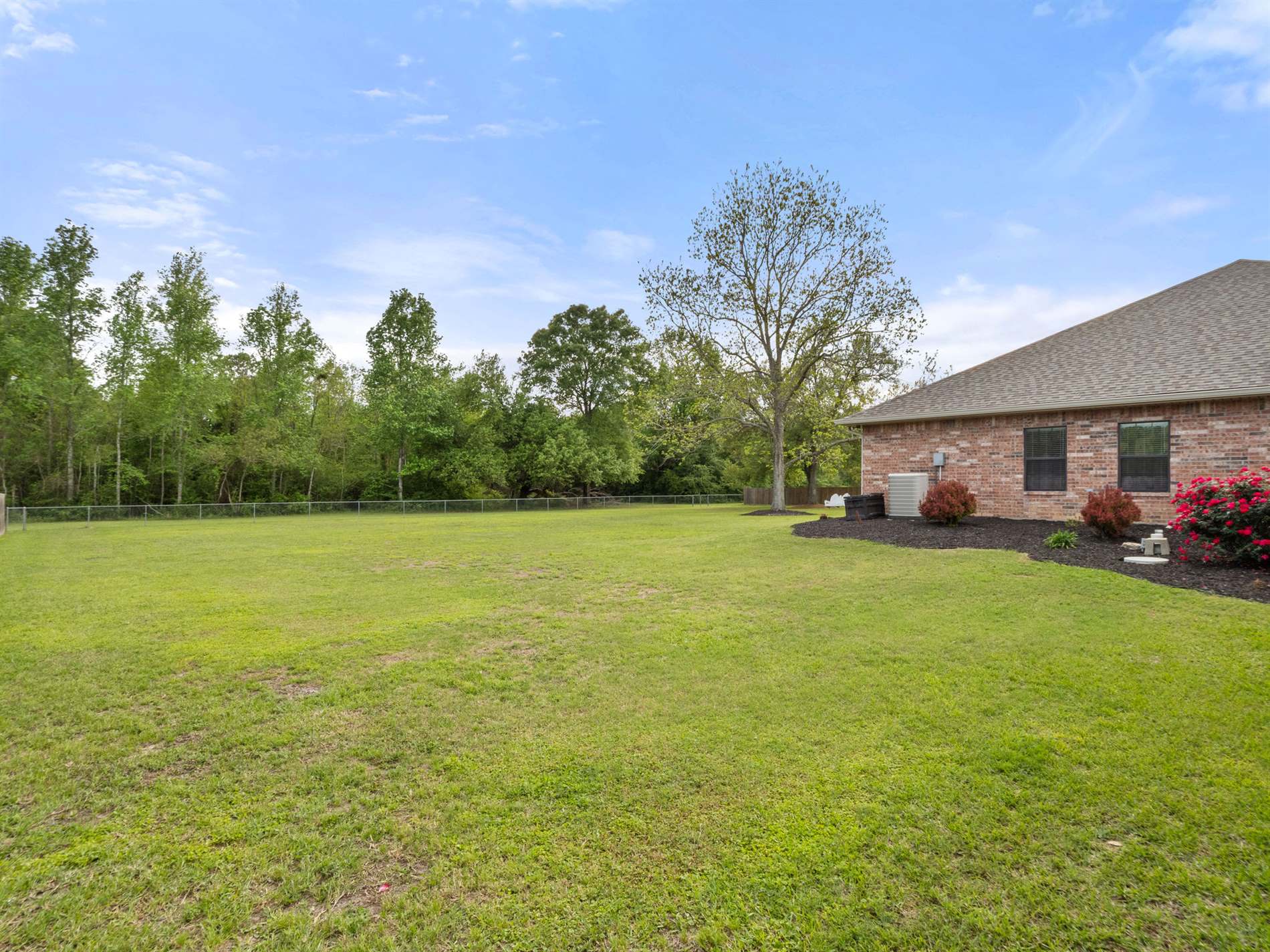 473 Delia Dr, Leesville, LA 71446