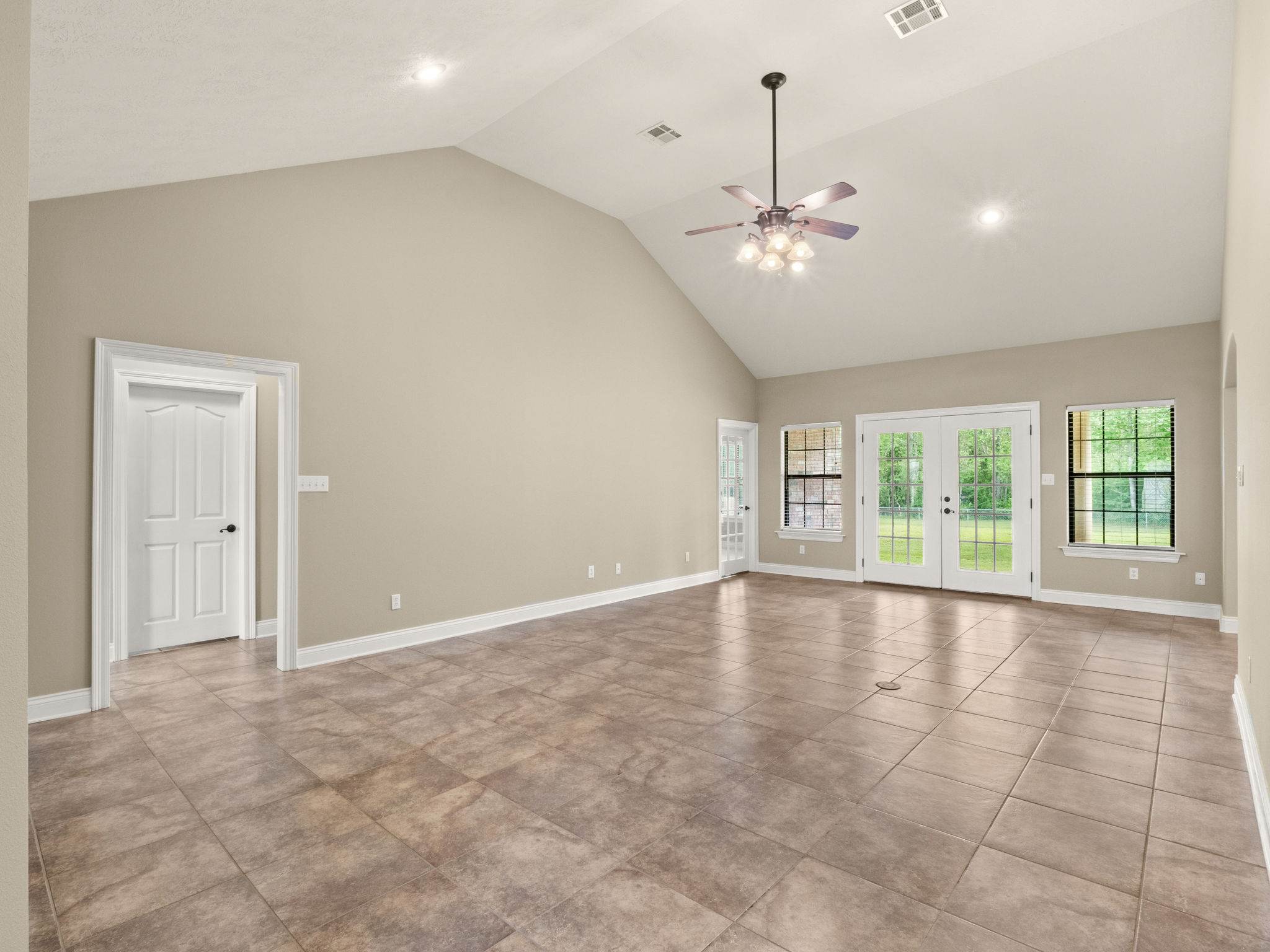 473 Delia Dr, Leesville, LA 71446