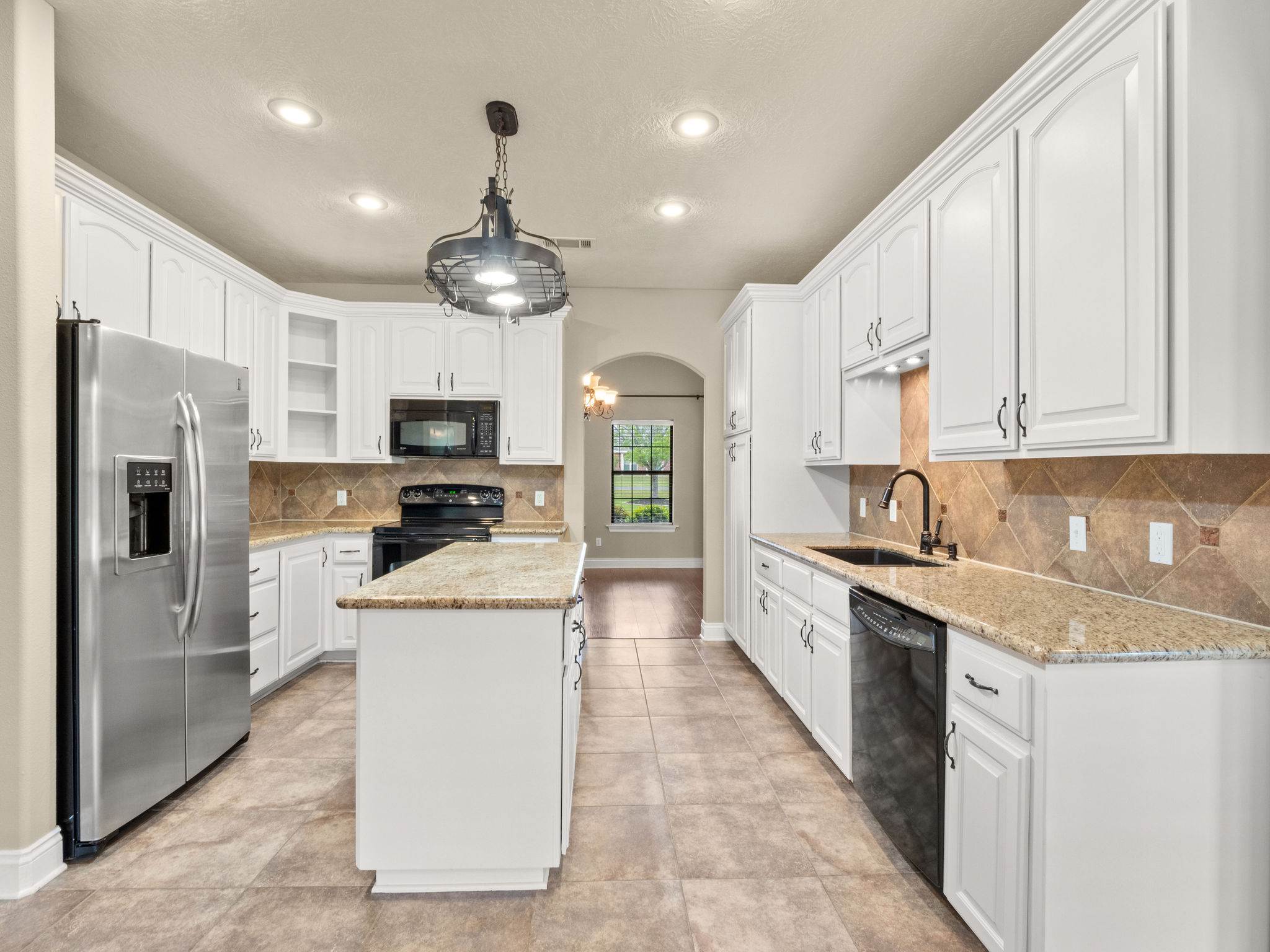 473 Delia Dr, Leesville, LA 71446