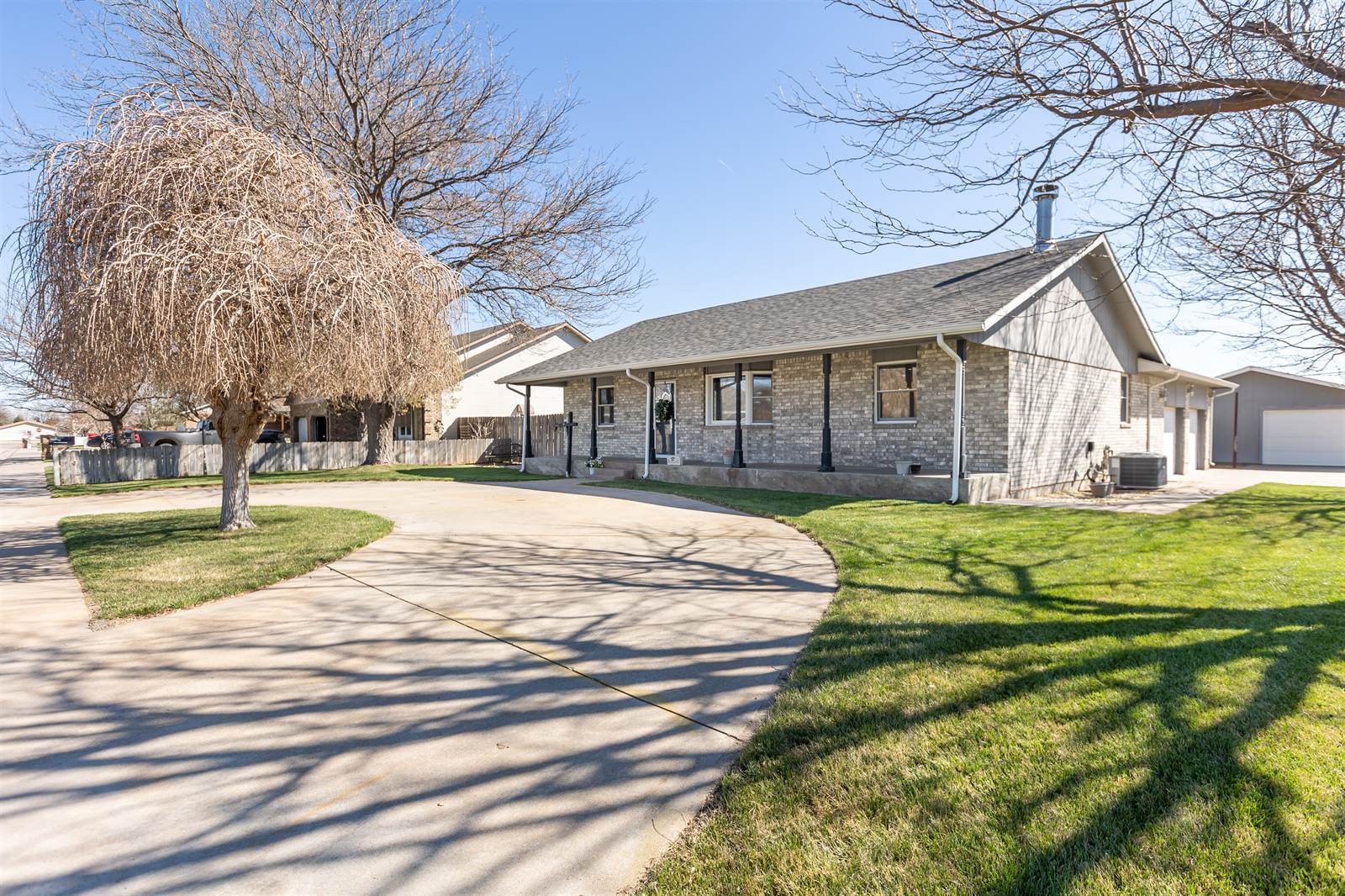 906 N Cheyenne St, Ulysses, KS 67880