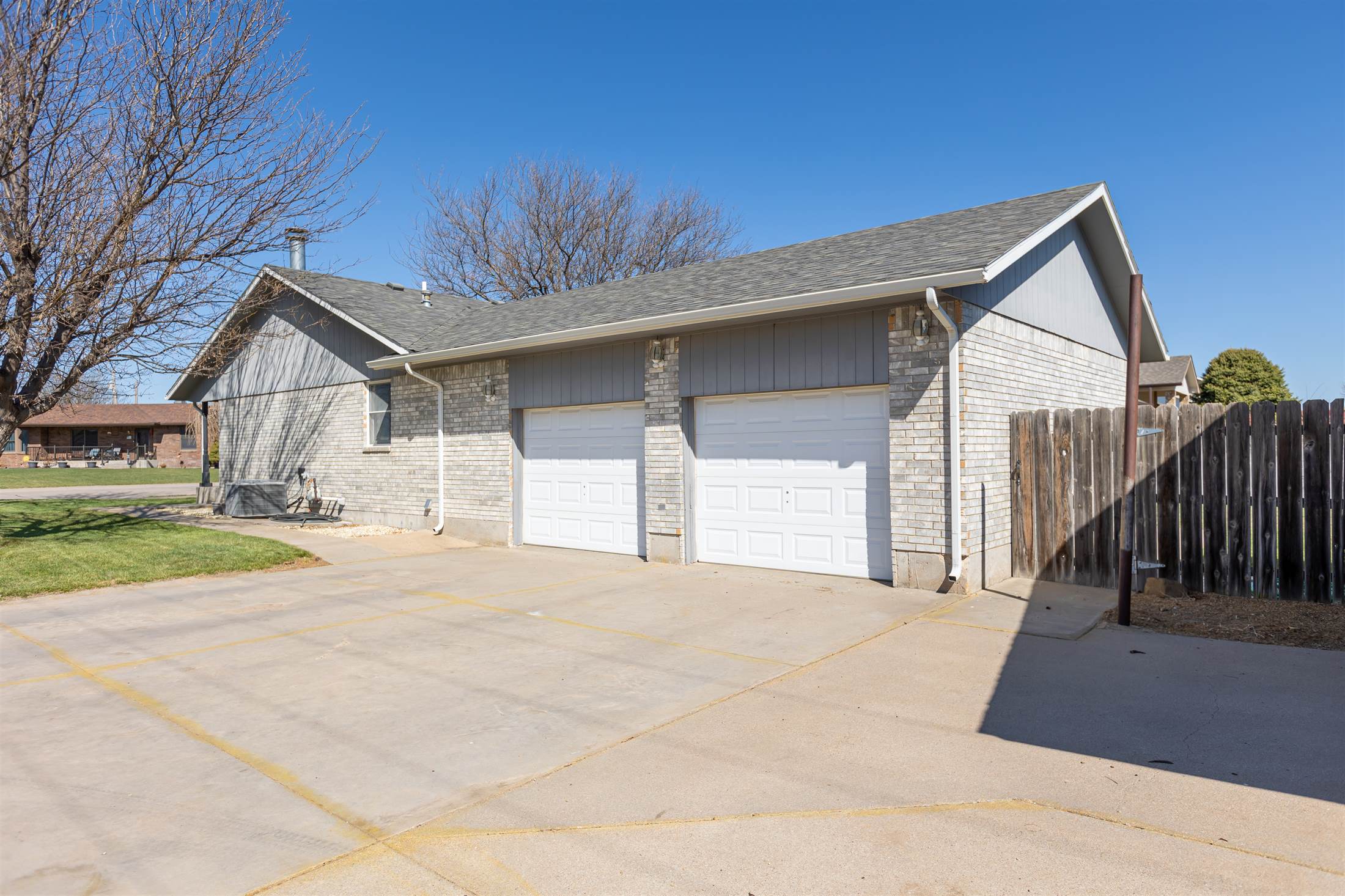 906 N Cheyenne St, Ulysses, KS 67880