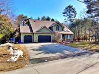 84 Oak Grove Drive, Brewer, ME 04412