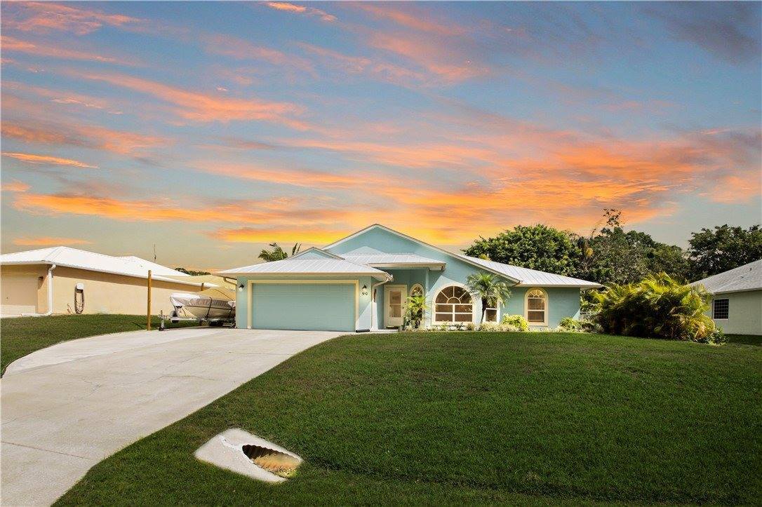 910 Flamingo Avenue, Sebastian, FL 32958