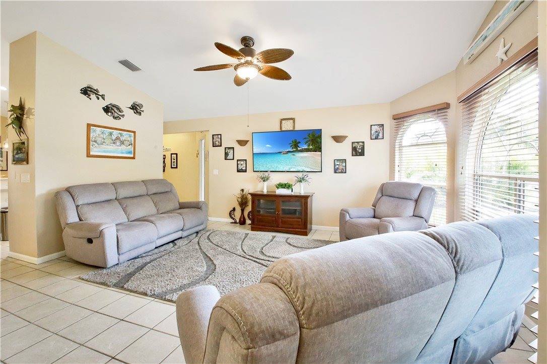 910 Flamingo Avenue, Sebastian, FL 32958