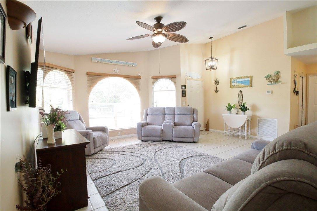 910 Flamingo Avenue, Sebastian, FL 32958