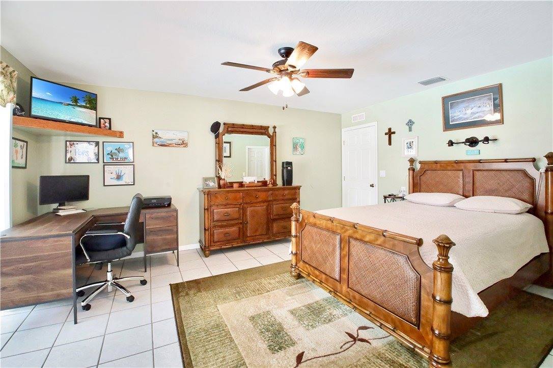 910 Flamingo Avenue, Sebastian, FL 32958