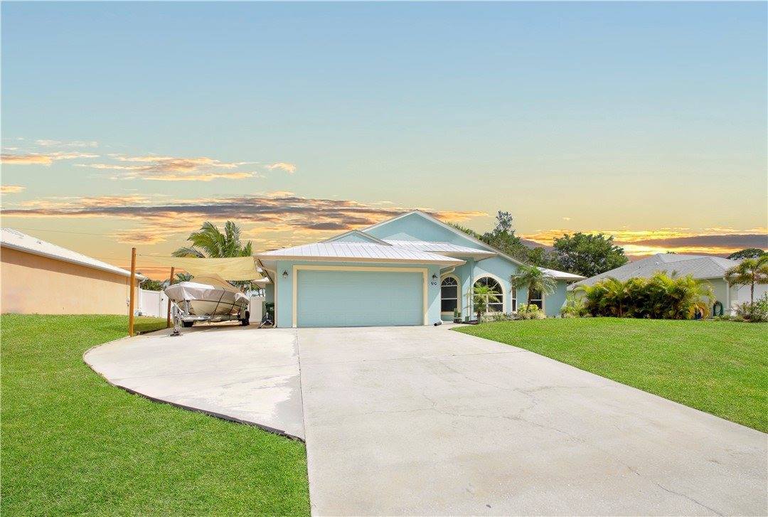 910 Flamingo Avenue, Sebastian, FL 32958