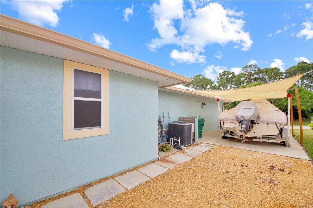 910 Flamingo Avenue, Sebastian, FL 32958