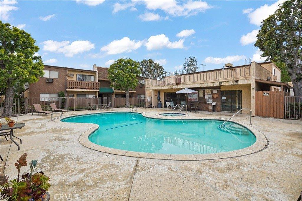 17900 Sherman Way, Reseda, CA 91335