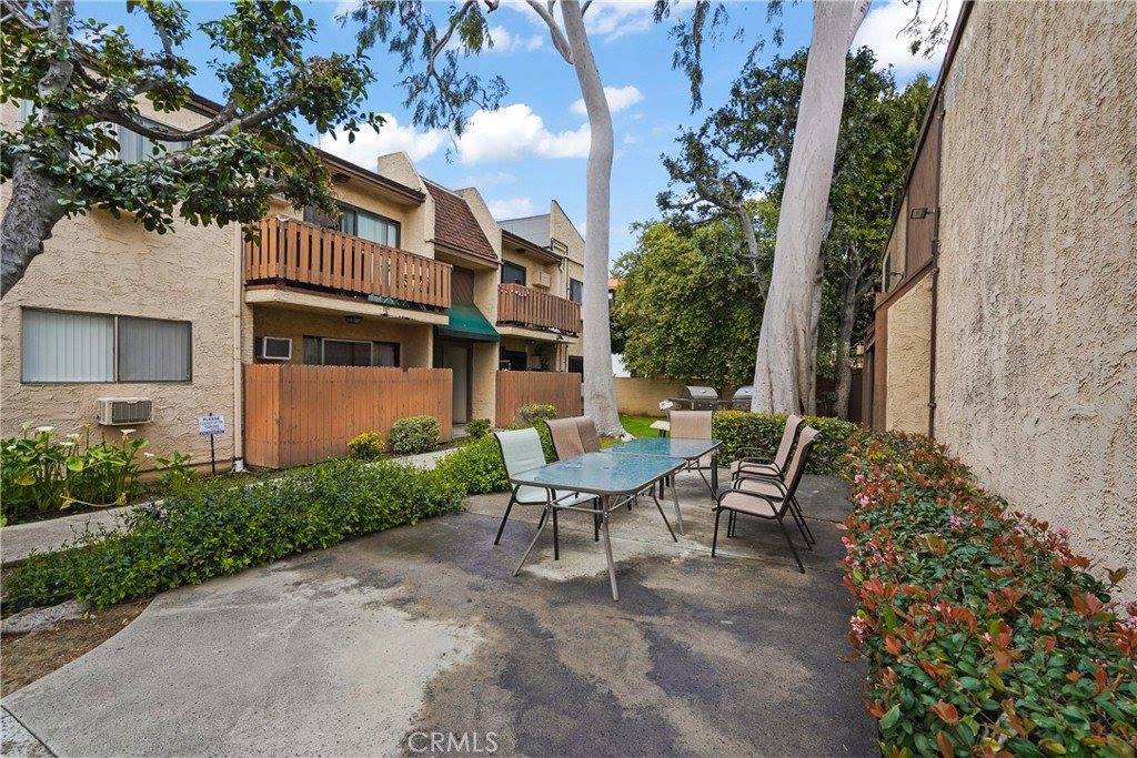 17900 Sherman Way, Reseda, CA 91335