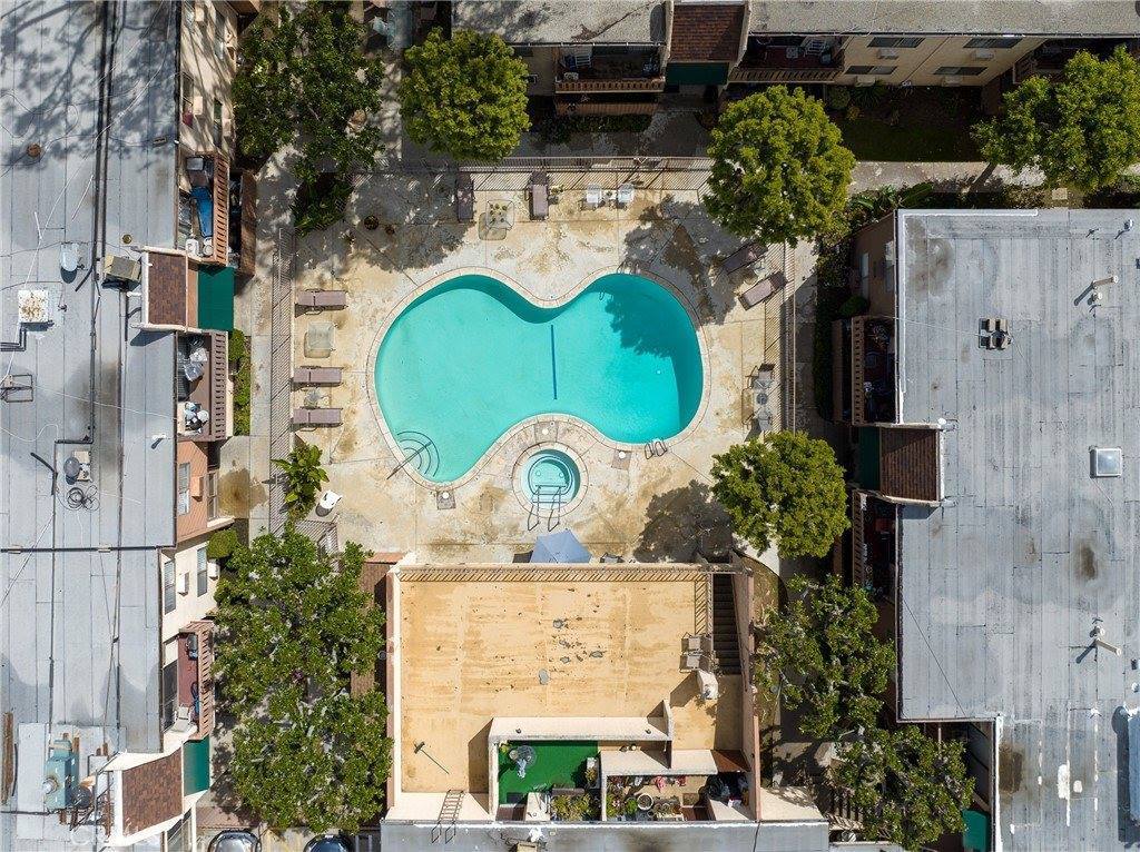 17900 Sherman Way, Reseda, CA 91335