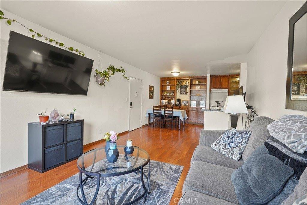 17900 Sherman Way, Reseda, CA 91335