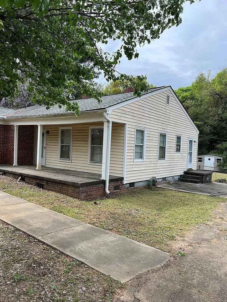 103 Sample Road, Greenwood, SC 29646