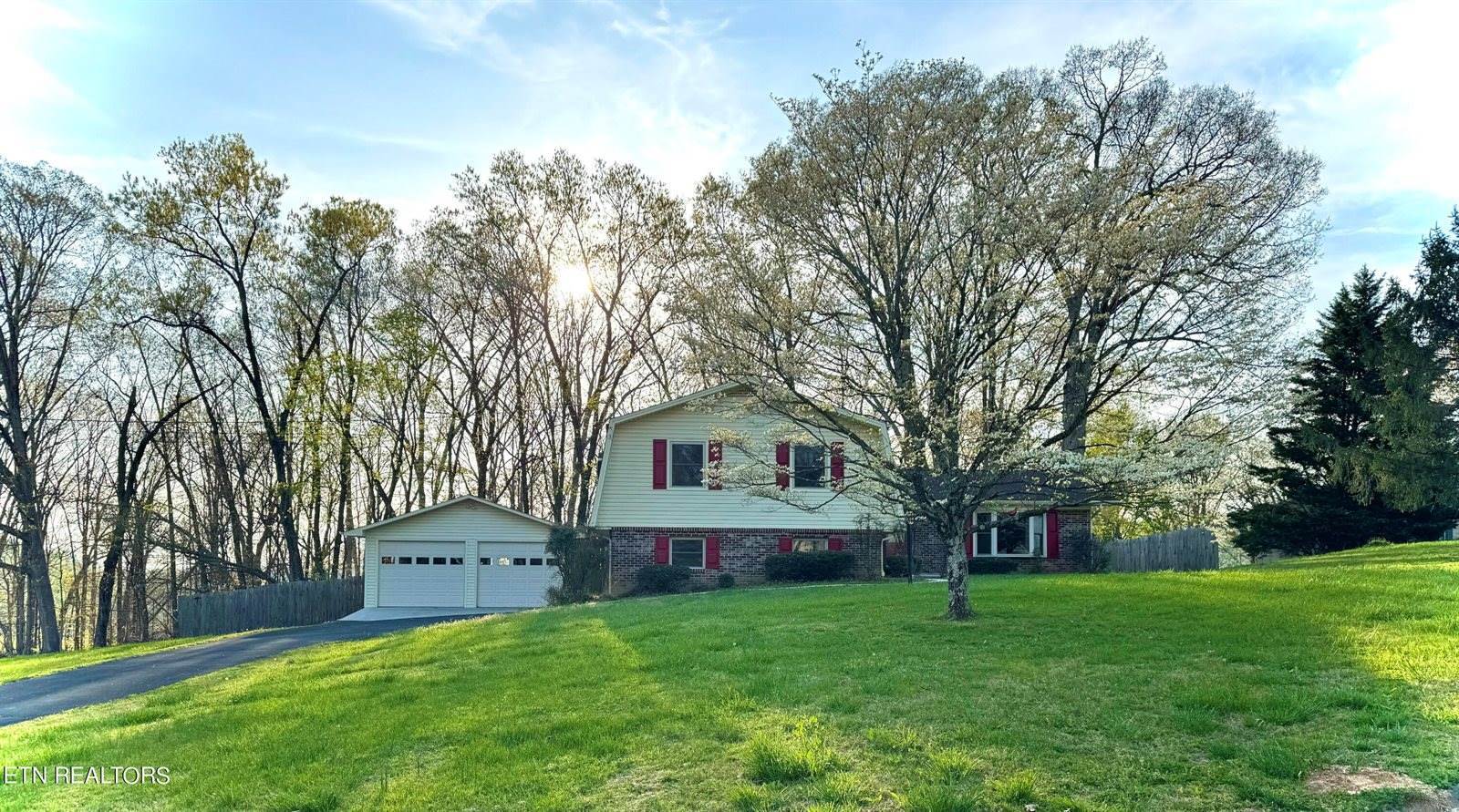 900 Northview Drive, Lenoir City, TN 37771