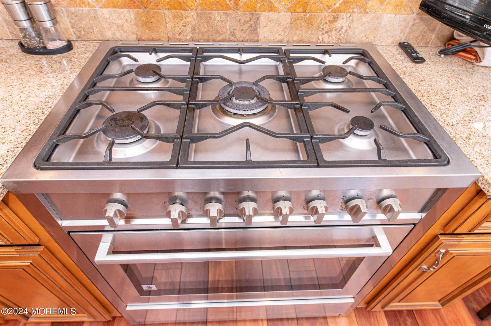 179 Sherry Street, Woodbridge, NJ 07095