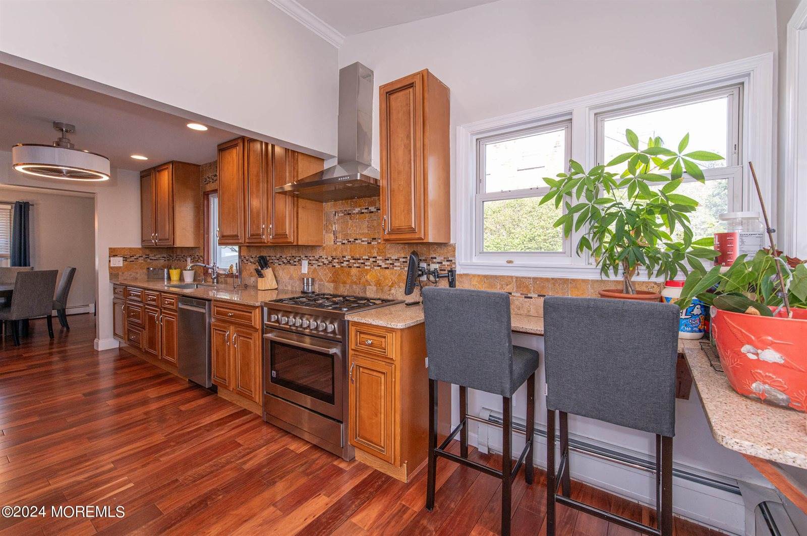 179 Sherry Street, Woodbridge, NJ 07095