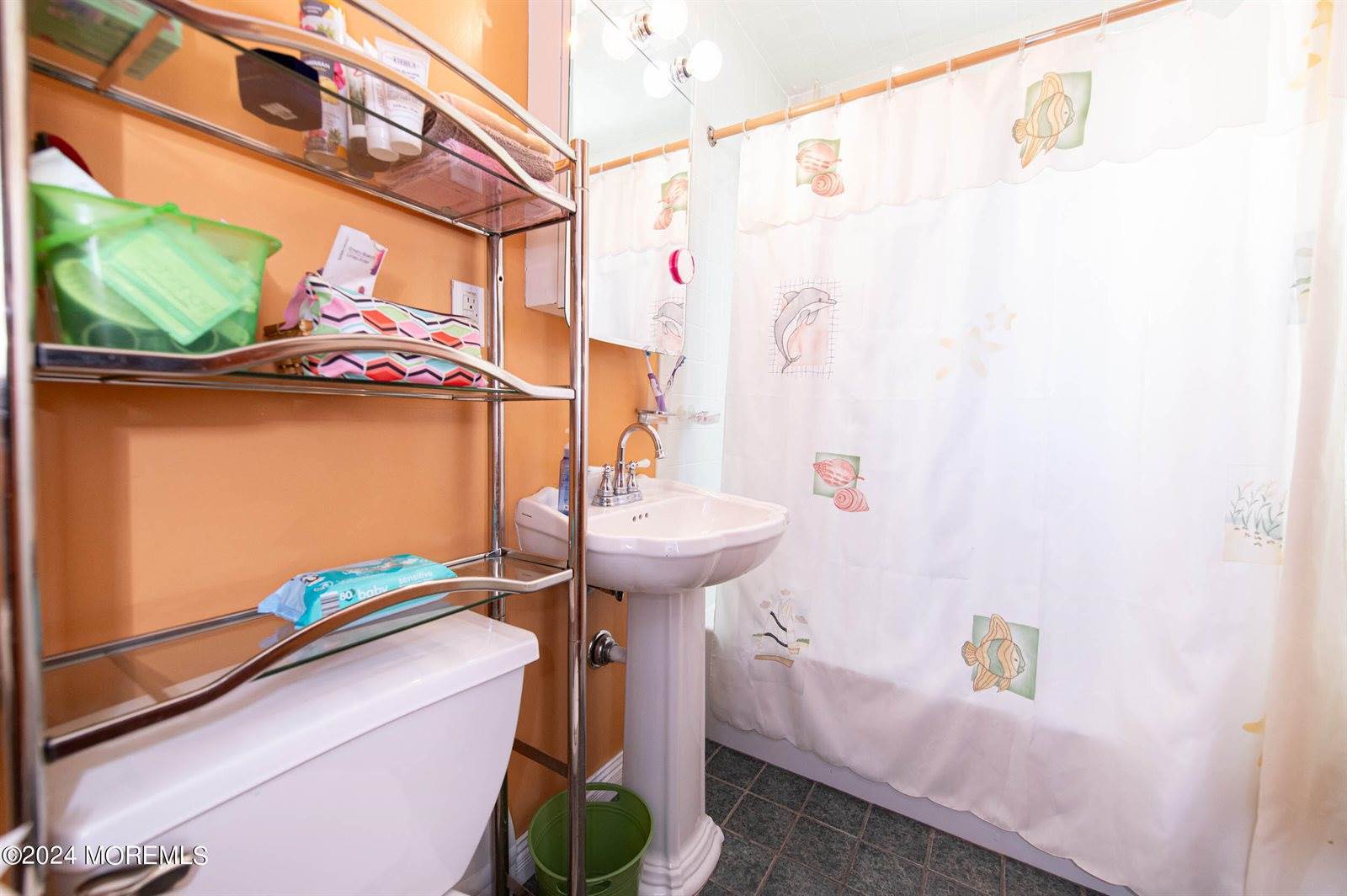 179 Sherry Street, Woodbridge, NJ 07095