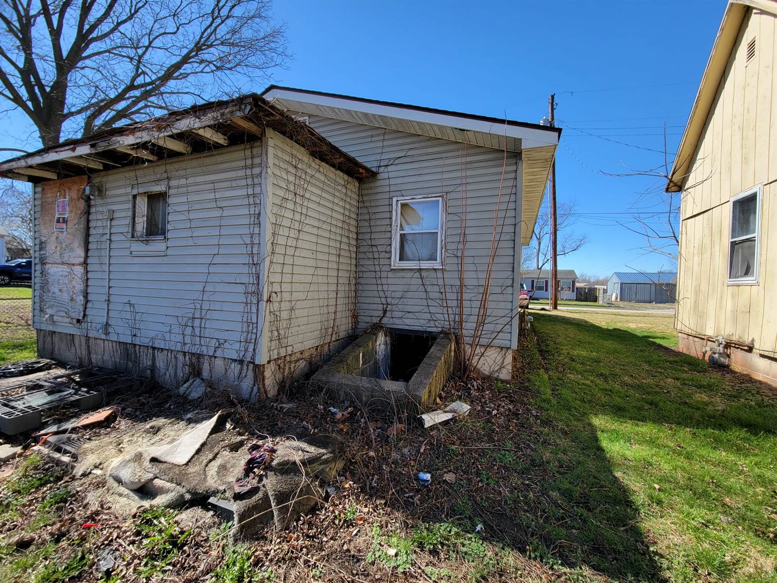 516 S 9th St, West Terre Haute, IN 47885