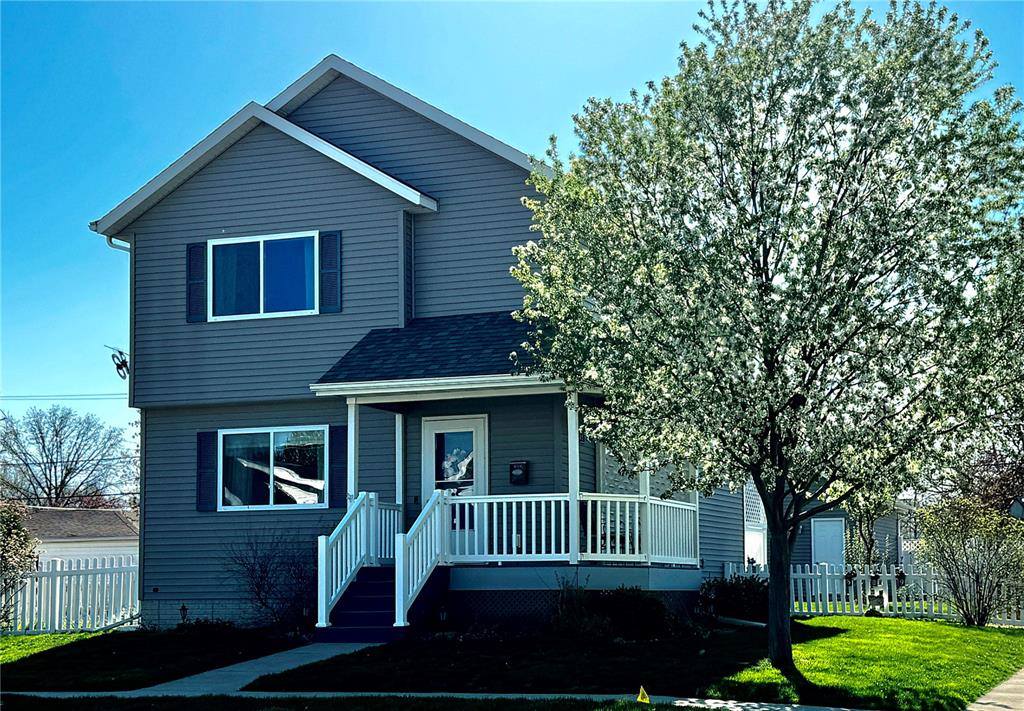 809 M Ave NW, Cedar Rapids, IA 52405