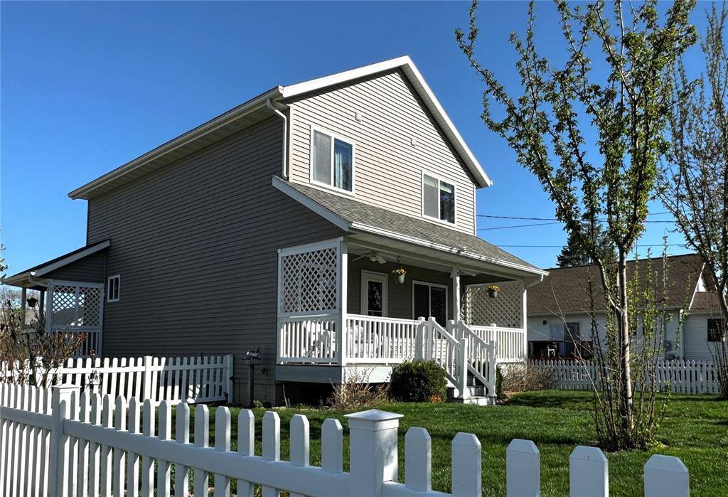 809 M Ave NW, Cedar Rapids, IA 52405