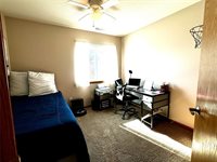 809 M Ave NW, Cedar Rapids, IA 52405