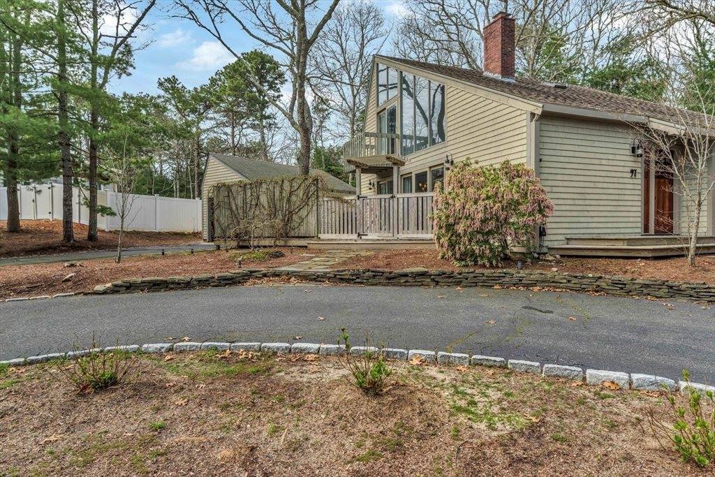 97 Fells Pond Rd, Mashpee, MA 02649