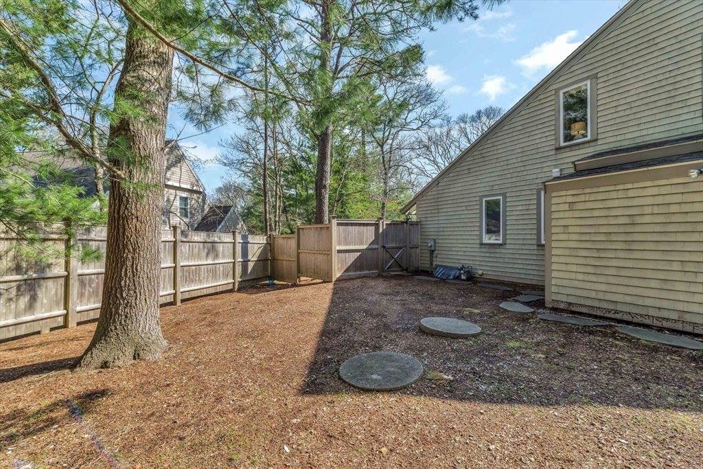 97 Fells Pond Rd, Mashpee, MA 02649