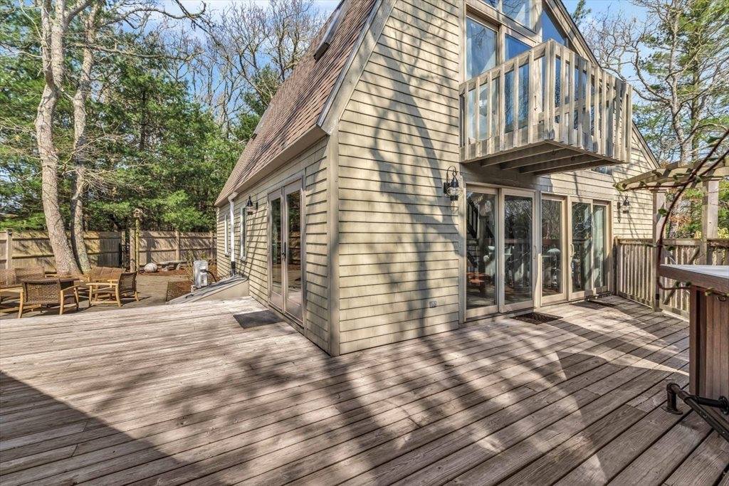 97 Fells Pond Rd, Mashpee, MA 02649