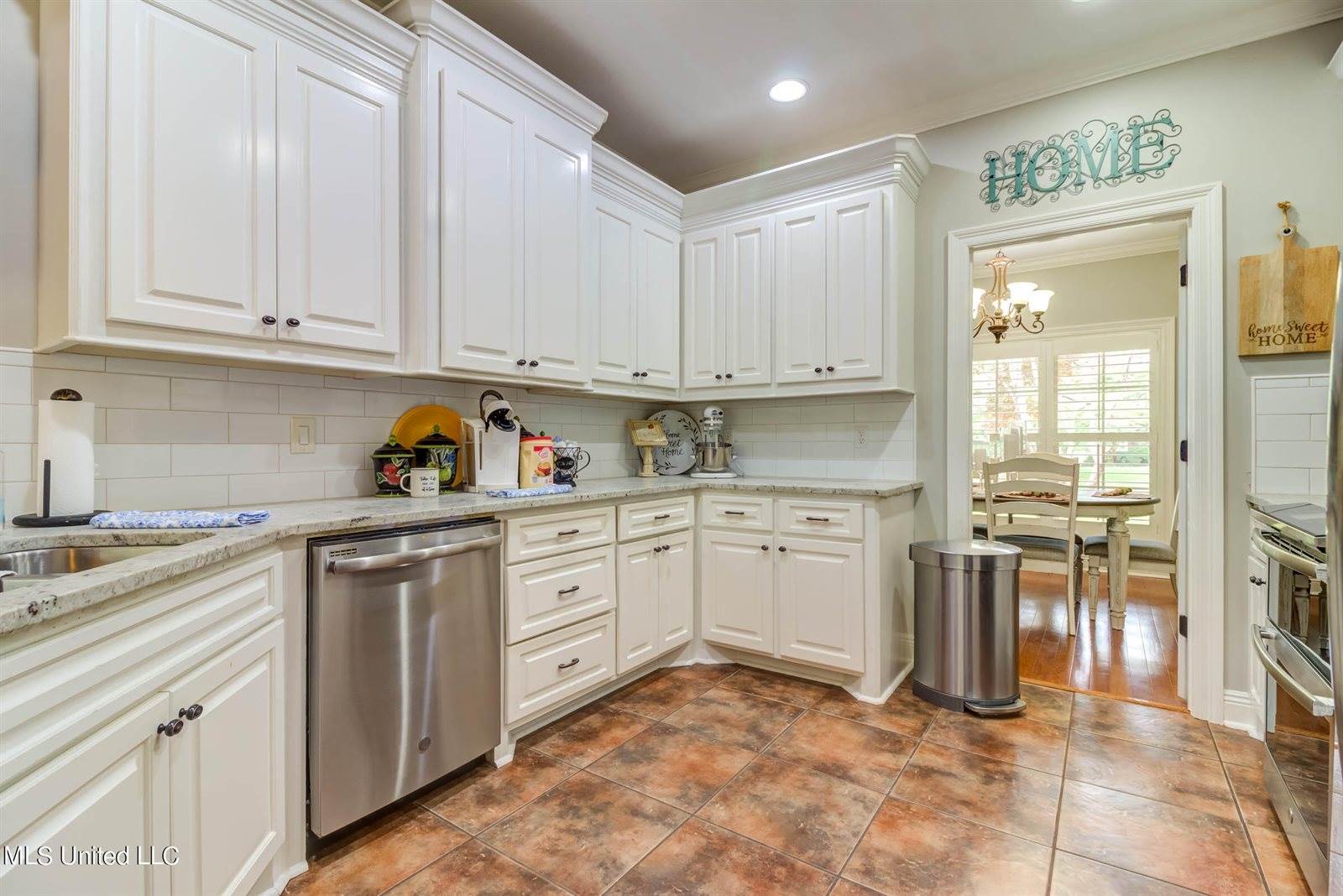 24 Pine Meadow Loop, Hattiesburg, MS 39402