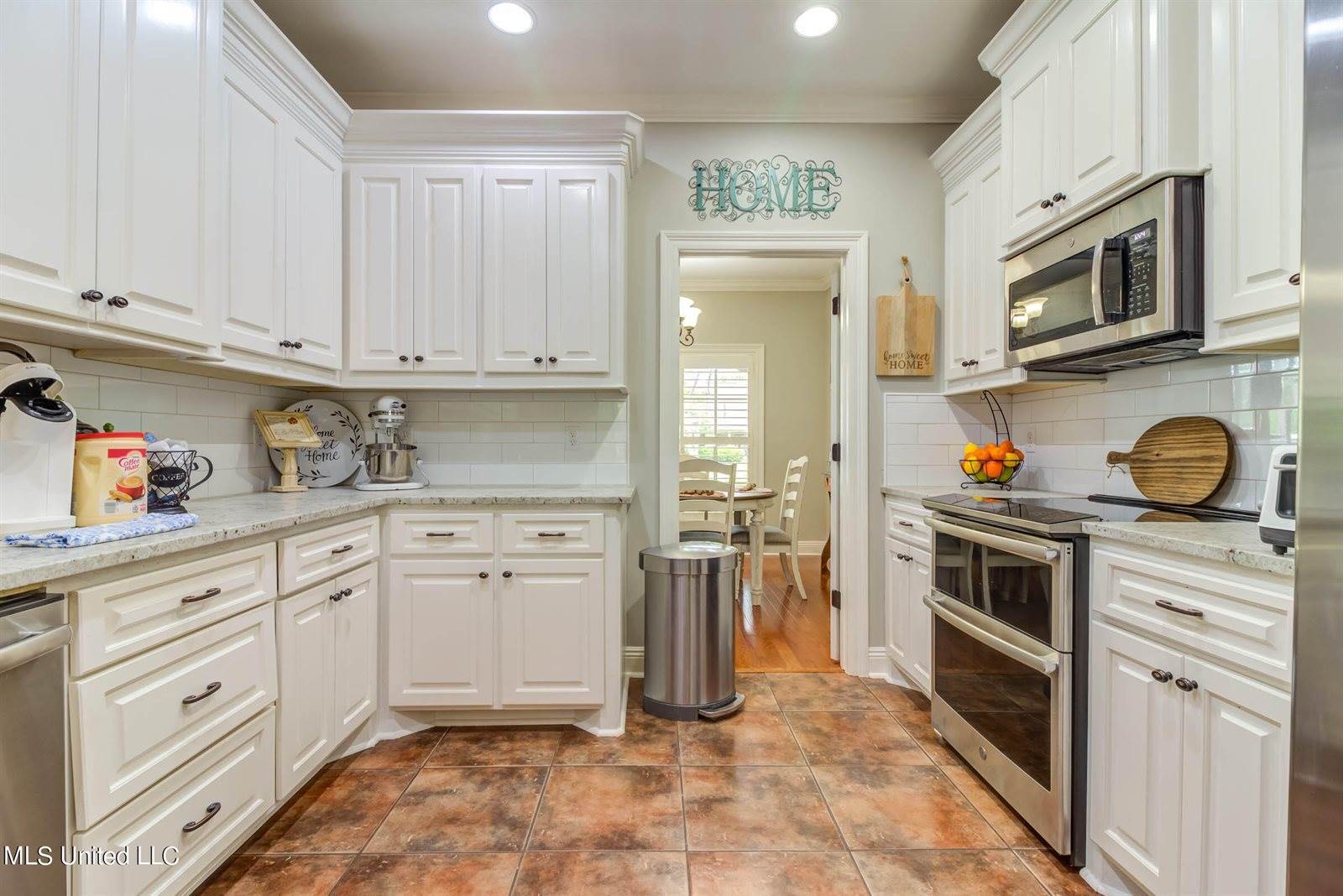 24 Pine Meadow Loop, Hattiesburg, MS 39402