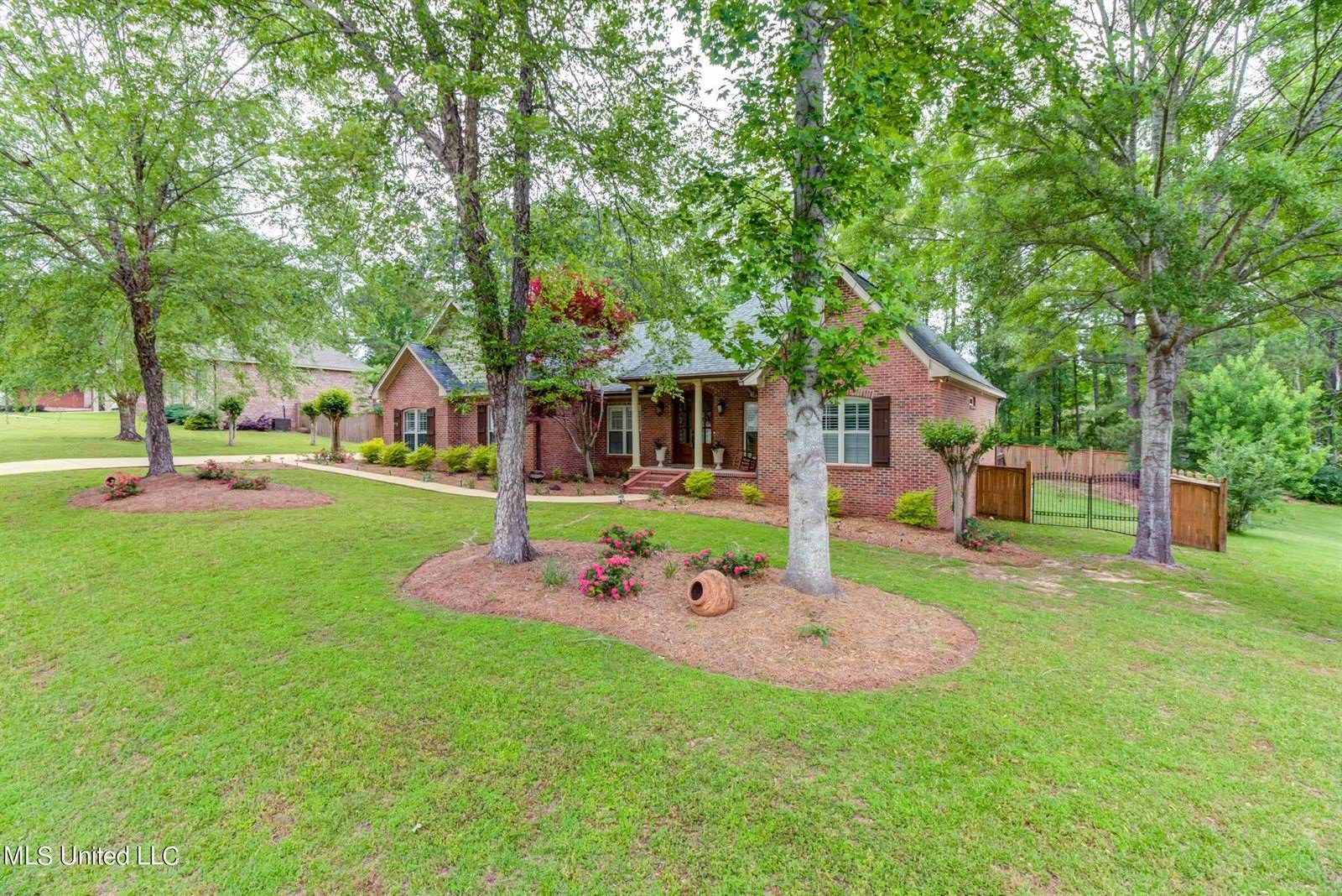 24 Pine Meadow Loop, Hattiesburg, MS 39402
