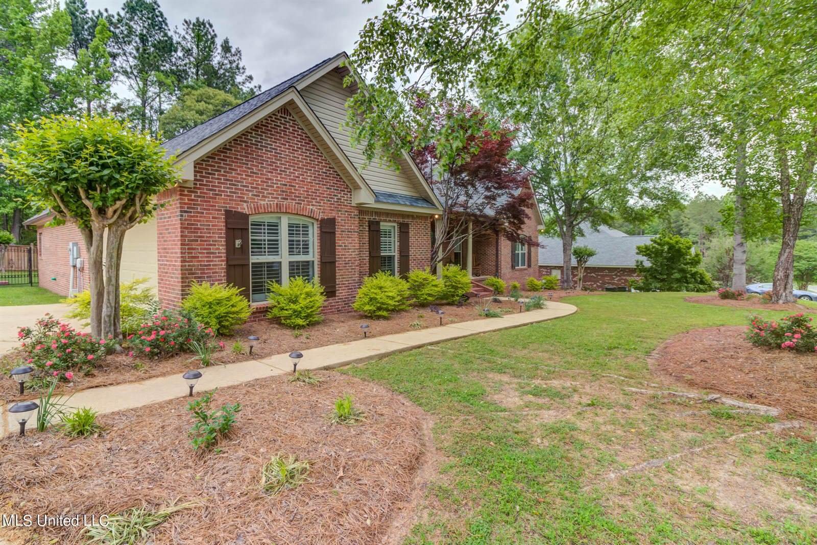 24 Pine Meadow Loop, Hattiesburg, MS 39402