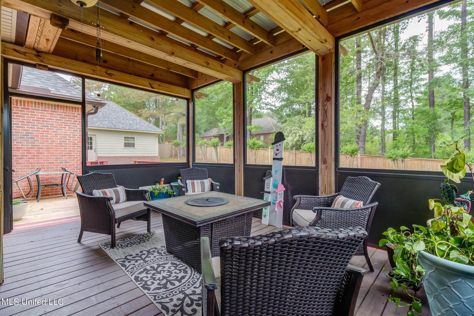 24 Pine Meadow Loop, Hattiesburg, MS 39402