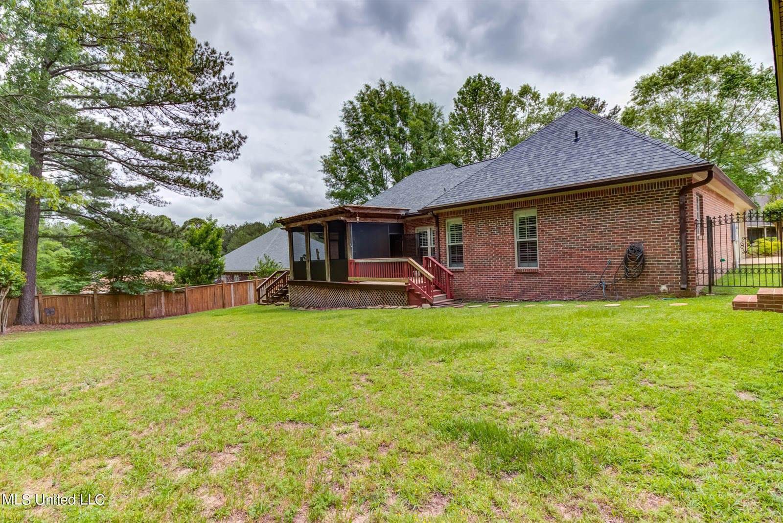 24 Pine Meadow Loop, Hattiesburg, MS 39402