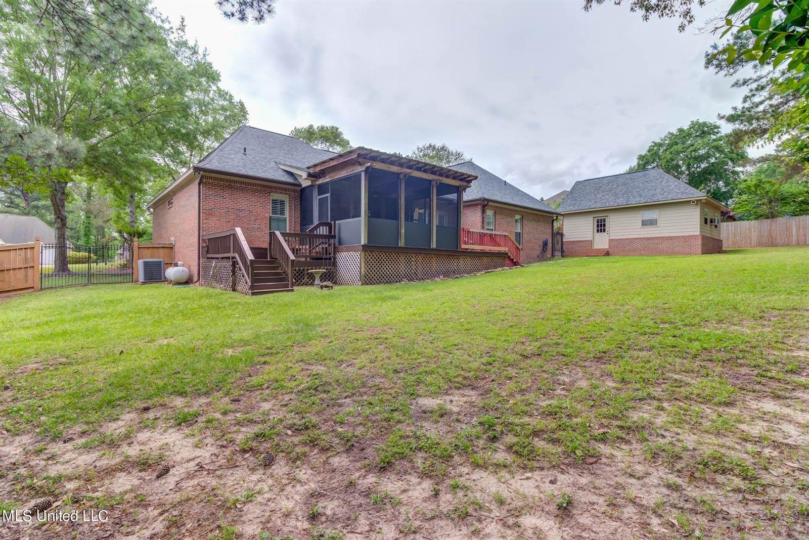 24 Pine Meadow Loop, Hattiesburg, MS 39402