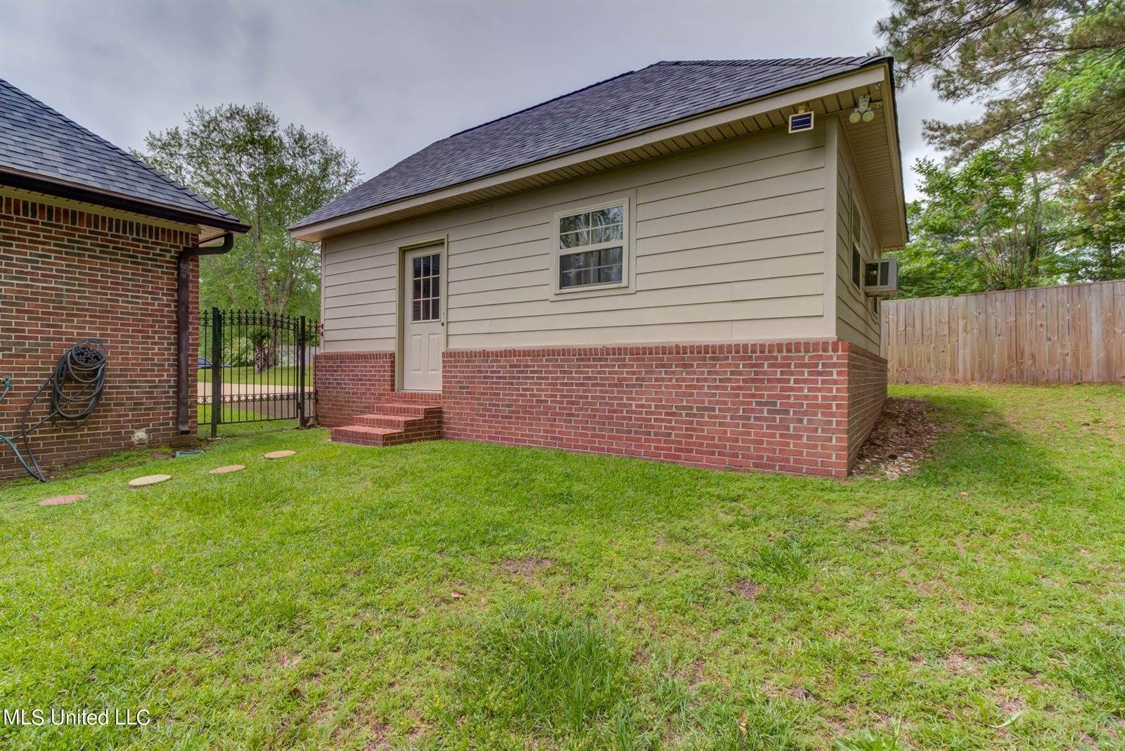 24 Pine Meadow Loop, Hattiesburg, MS 39402