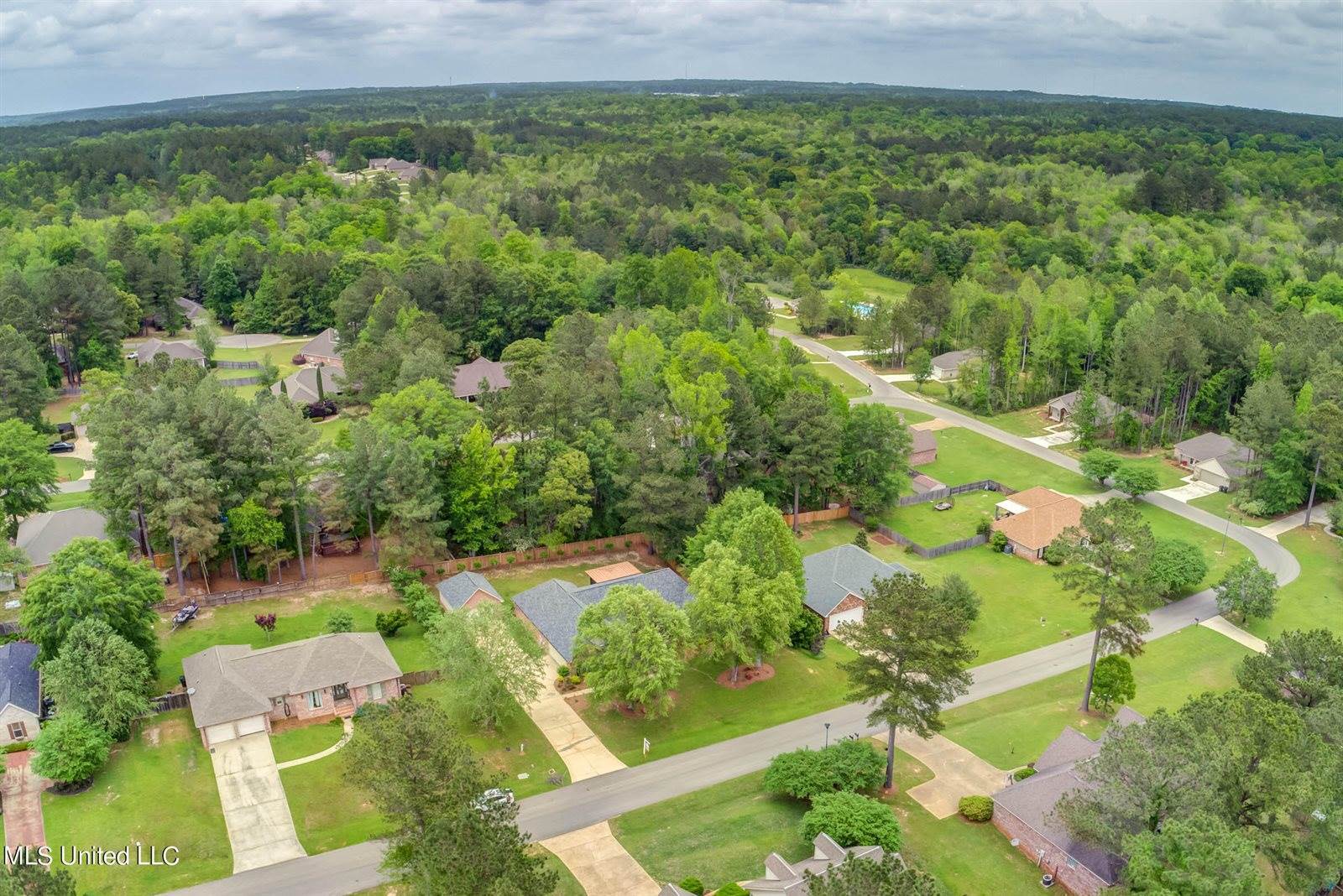 24 Pine Meadow Loop, Hattiesburg, MS 39402