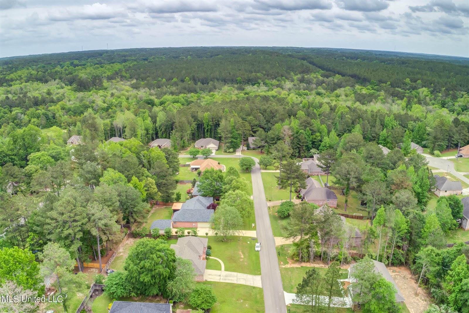 24 Pine Meadow Loop, Hattiesburg, MS 39402