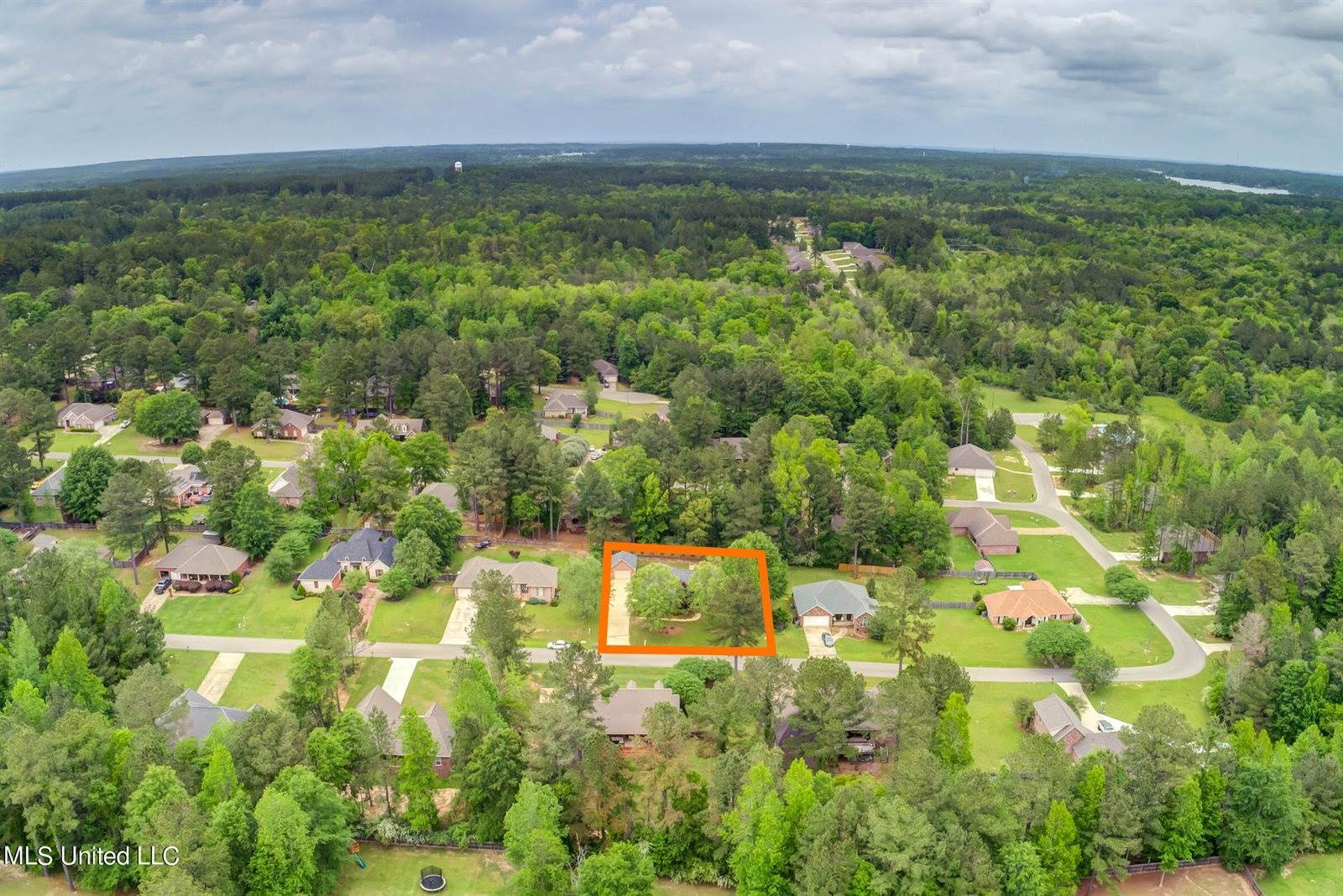 24 Pine Meadow Loop, Hattiesburg, MS 39402