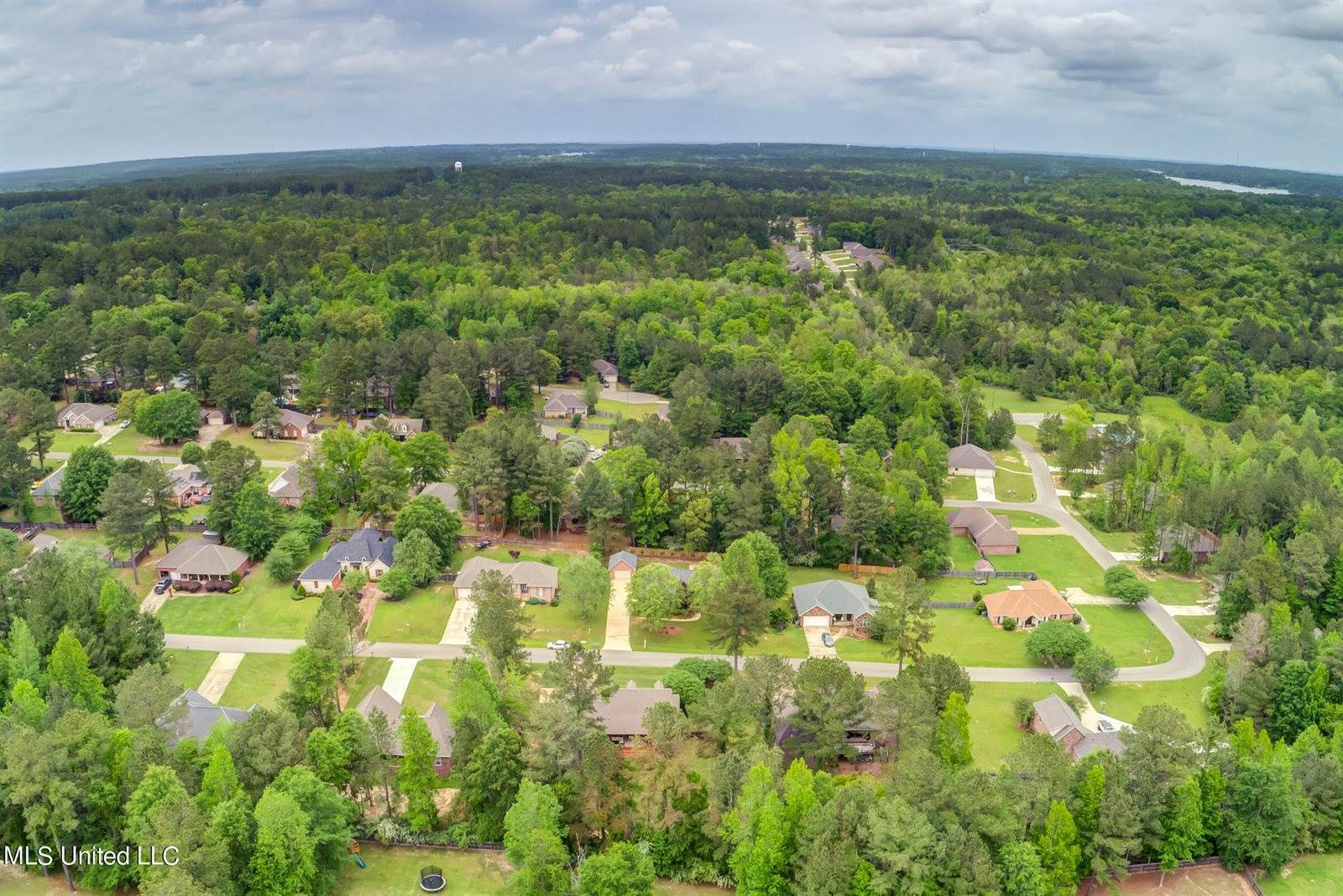 24 Pine Meadow Loop, Hattiesburg, MS 39402