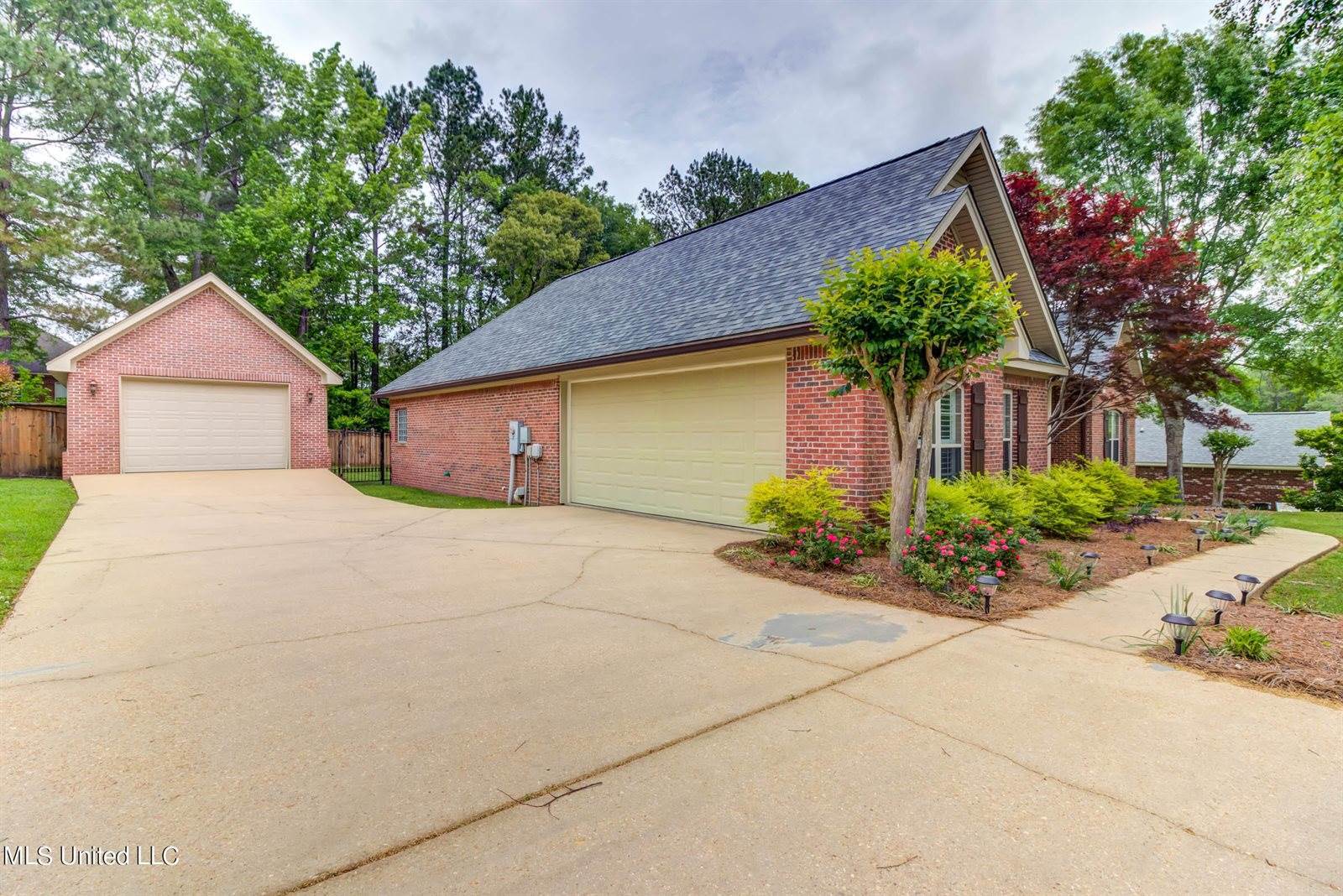 24 Pine Meadow Loop, Hattiesburg, MS 39402