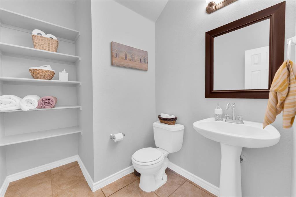 9208 Water Oak Drive, Arlington, TX 76002