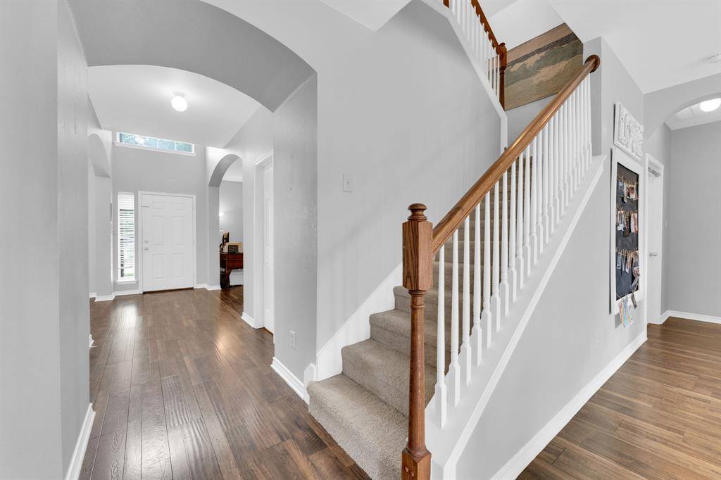 9208 Water Oak Drive, Arlington, TX 76002