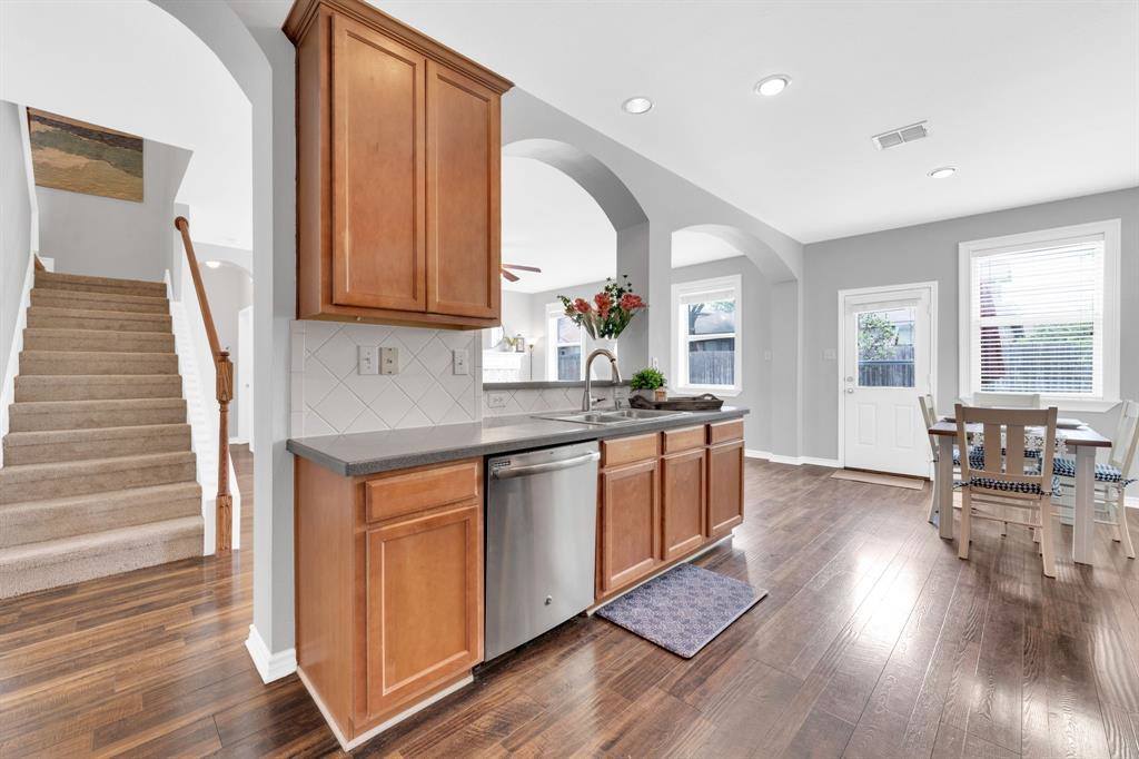 9208 Water Oak Drive, Arlington, TX 76002