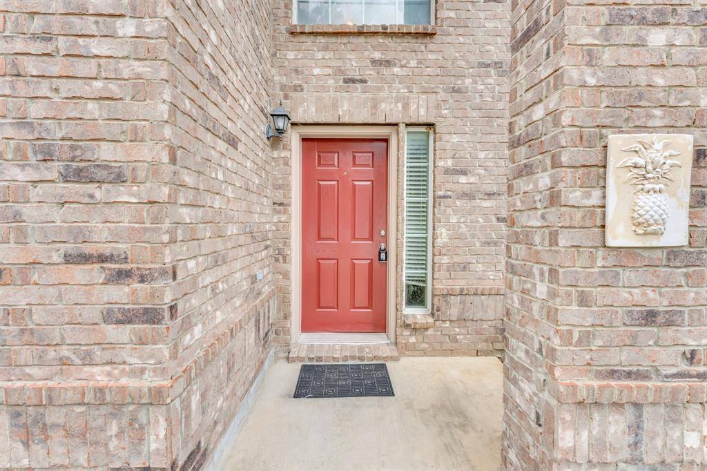 9208 Water Oak Drive, Arlington, TX 76002