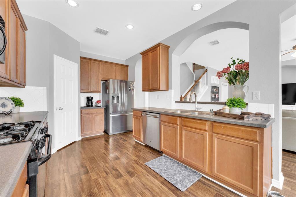 9208 Water Oak Drive, Arlington, TX 76002