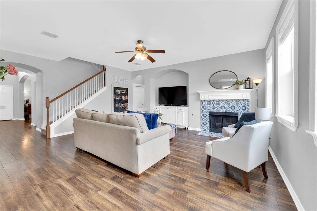 9208 Water Oak Drive, Arlington, TX 76002