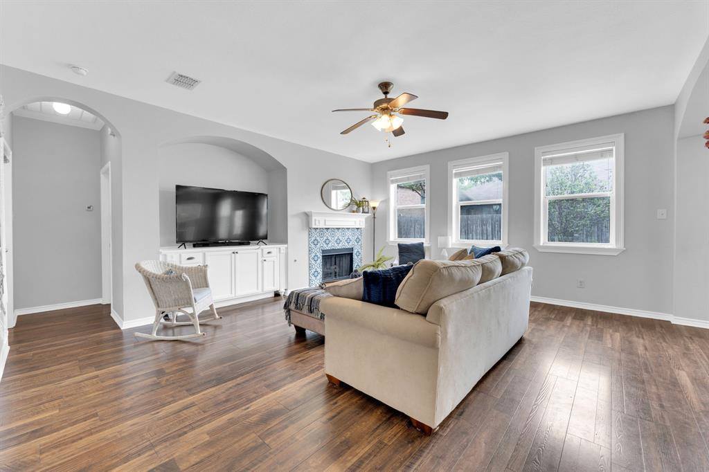 9208 Water Oak Drive, Arlington, TX 76002