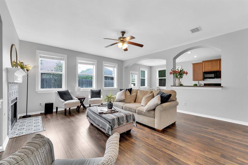 9208 Water Oak Drive, Arlington, TX 76002